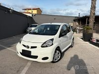 Usata Toyota Aygo Connect Style 68 CV (50 kW) 2012 Bianco Utilitaria