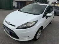 Gebraucht Ford Fiesta Titanium 68 PS (50 kW) 2010 Weiß Kleinwagen
