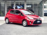 Usata Toyota Yaris 69 CV (50 kW) 2015 Rosso Berlina