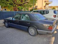 Usata Mercedes E200 1989 Nero Berlina