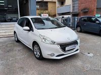Usata Peugeot 208 68 CV (50 kW) 2013 Bianco Utilitaria