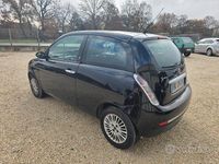 Usado Lancia Ypsilon 69 HP (50 kW) 2008 Preto Citadino