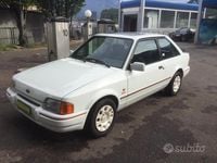Usata Ford Escort 102 CV (75 kW) 1988 Bianco Berlina