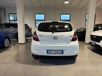 Usata Hyundai i20 Edition 75 CV (55 kW) 2012 Bianco Utilitaria