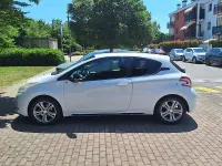 Usata Peugeot 208 Access 82 CV (60 kW) 2012 Bianco Utilitaria