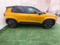 Usata Jeep Avenger 61 kW (84 CV) 2023 Oro SUV