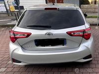 Usata Toyota Yaris 111 CV (81 kW) 2018 Argento Utilitaria