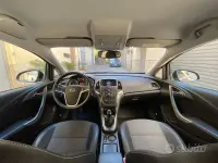 Usata Opel Astra Cosmo 110 CV (80 kW) 2010 Nero Berlina