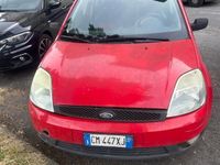 Usata Ford Fiesta 90 CV (66 kW) 2004 Rosso Utilitaria