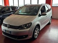 Begagnad VW Touran Comfortline 105 HK (77 kW) 2015 Grå Minibuss