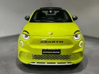 Usata Abarth 500C Scorpionissima 114 kW (155 CV) 2023 Giallo fluo Cabrio