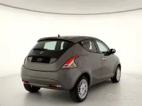 Usata Lancia Ypsilon Silver 69 CV (50 kW) 2016 Grigio Utilitaria