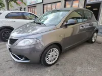 Usata Lancia Ypsilon 69 CV (50 kW) 2016 Grigio Utilitaria