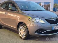 Usata Lancia Ypsilon Silver 69 CV (50 kW) 2016 Grigio Utilitaria