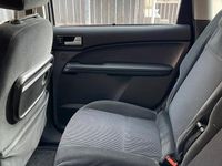 Begagnad Ford Focus 110 HK (80 kW) 2004 Grå Minibuss