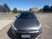 Usata Hyundai i20 75 CV (55 kW) 2015 Grigio Berlina