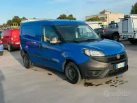 Usata Fiat Doblò Lounge 90 CV (66 kW) 2022 Blu Monovolume