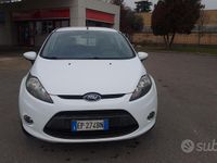 Usata Ford Fiesta 60 CV (44 kW) 2012 Bianco Utilitaria