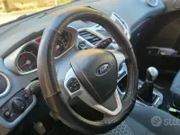 Usata Ford Fiesta 82 CV (60 kW) 2010 Bianco Berlina