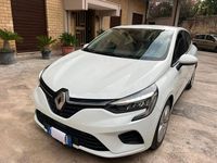Używany Renault Clio V Business 100 KM (73 kW) 2021 Biały Sedan/Limuzyna