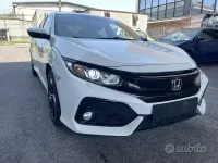 Usata Honda Civic 129 CV (94 kW) 2017 Bianco Berlina