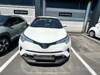 Usata Toyota C-HR Active 122 CV (89 kW) 2017 Bianco SUV
