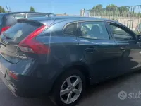 Usata Volvo V40 120 CV (88 kW) 2016 Grigio Berlina