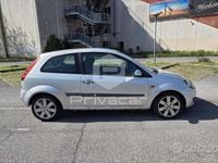 Usado Ford Fiesta Ghia 68 HP (50 kW) 2006 Cinzento Citadino