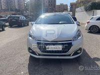 Usata Peugeot 208 Signature Sky 83 CV (61 kW) 2019 Bianco Utilitaria