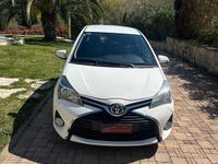 Usata Toyota Yaris Active 69 CV (50 kW) 2016 Bianco Berlina