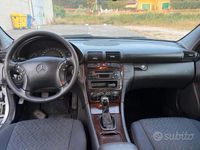Usata Mercedes C220 Elegance 143 CV (105 kW) 2003 Grigio Berlina