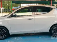 Usata Lancia Ypsilon 69 CV (50 kW) 2017 Grigio Utilitaria