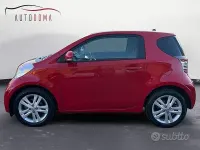 Usata Toyota iQ 101 CV (74 kW) 2010 Rosso Utilitaria