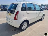 Usata Lancia Musa 77 CV (56 kW) 2012 Bianco Monovolume