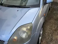 Usata Ford Fiesta Ghia 68 CV (50 kW) 2005 Bluazzurro Utilitaria
