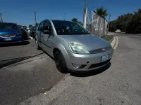 Usata Ford Fiesta Ambiente 75 CV (55 kW) 2004 Grigio Utilitaria