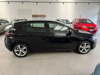 Usata Peugeot 308 102 CV (75 kW) 2019 Nero Berlina