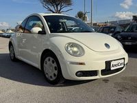 Usata VW New Beetle 102 CV (75 kW) 2006 Bianco Utilitaria
