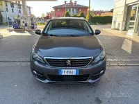 Usado Peugeot 308 GT-line 131 CV (96 kW) 2018 Gris Familiar