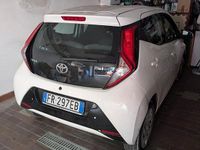 Usata Toyota Aygo 69 CV (50 kW) 2018 Bianco Utilitaria
