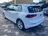 Usata VW Golf VIII Life 131 CV (96 kW) 2023 Bianco Berlina