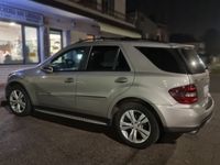Usata Mercedes ML320 224 CV (164 kW) 2007 Grigio SUV