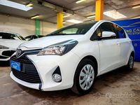 Usata Toyota Yaris Active 69 CV (50 kW) 2015 Bianco Utilitaria