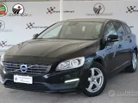 Usata Volvo V60 Kinetic 115 CV (84 kW) 2015 Nero Station wagon