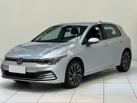 Usata VW Golf VIII Life 131 CV (96 kW) 2022 Argento Berlina