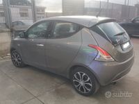 Usata Lancia Ypsilon 90 CV (66 kW) 2016 Grigio Utilitaria