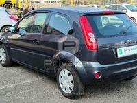 Usata Ford Fiesta Ghia 75 CV (55 kW) 2007 Grigio Utilitaria