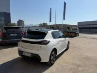 Begagnad Peugeot 208 Allure 102 HK (75 kW) 2022 Vit Halvkombi