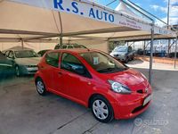 Usata Toyota Aygo 68 CV (50 kW) 2005 Rosso Utilitaria