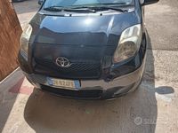 usata Toyota Yaris 1.0i 16V cat 5 porte